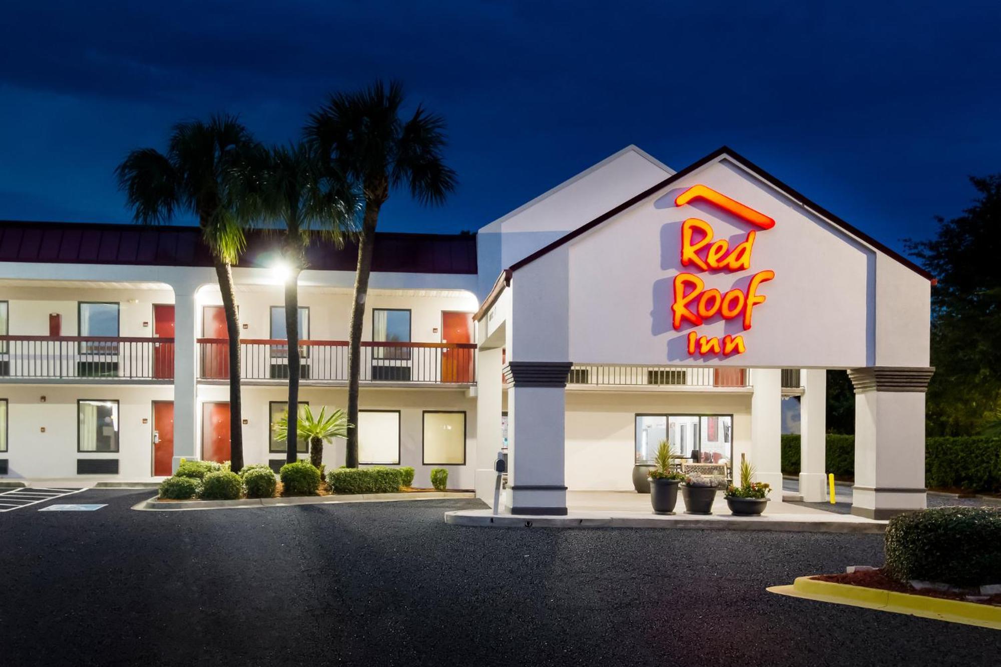 Red Roof Hotel 3*