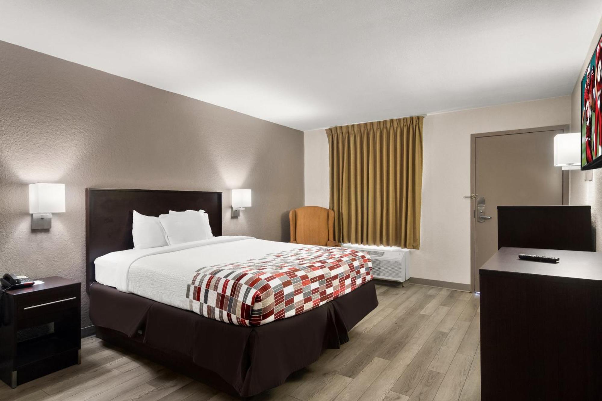 Red Roof Hotel 3*